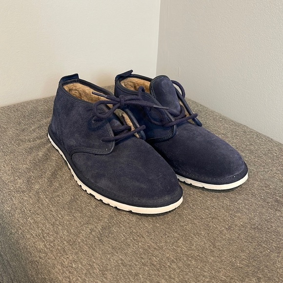 Navy flat Ugg - Picture 1 of 3